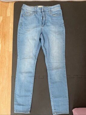 Light Wash Skinny Jeans